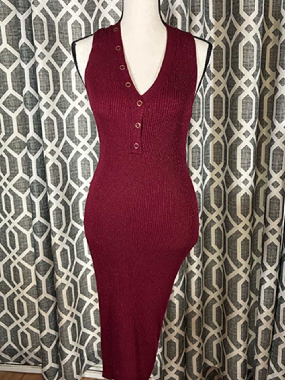 Stretchy V-neck dress, size M